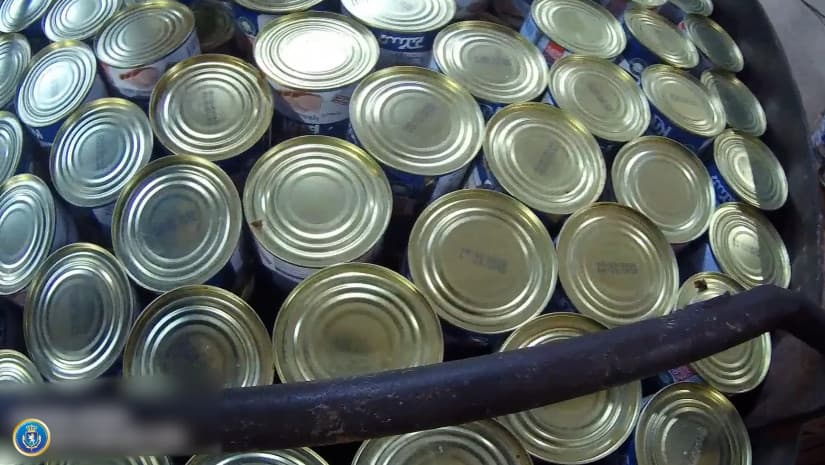 ფალსიფიცირებული თევზის კონსერვის დამზადება-გასაღების ფაქტზე საწარმოს ხელმძღვანელი დააკავეს