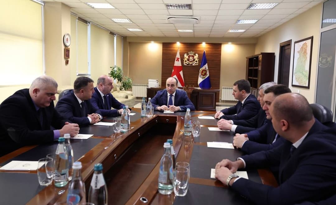 გეკა გელაძემ შიდა ქართლის პოლიციის დეპარტამენტის თანამშრომლებს ახალი უფროსი წარუდგინა