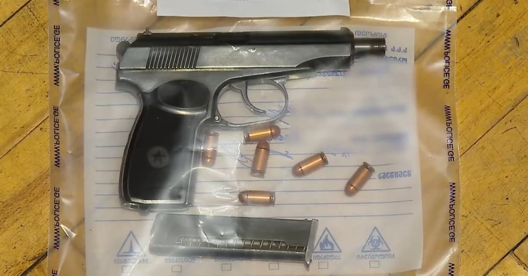 თბილისში უკანონო ცეცხლსასროლი იარაღები და საბრძოლო მასალა ამოიღეს - დაკავებულია 2 პირი