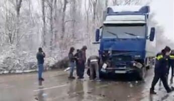 რუსთავი-ლილოს გზაზე ავტოსაგზაო შემთხვევის შედეგად სამი ადამიანი დაიღუპა