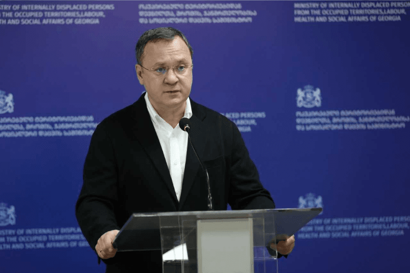 Tsagareishvili was commenting on the government resolution signed by Kobakhidze, which will prohibit foreign nationals without permanent residency from working as couriers, taxi drivers, and tour guides starting March 1