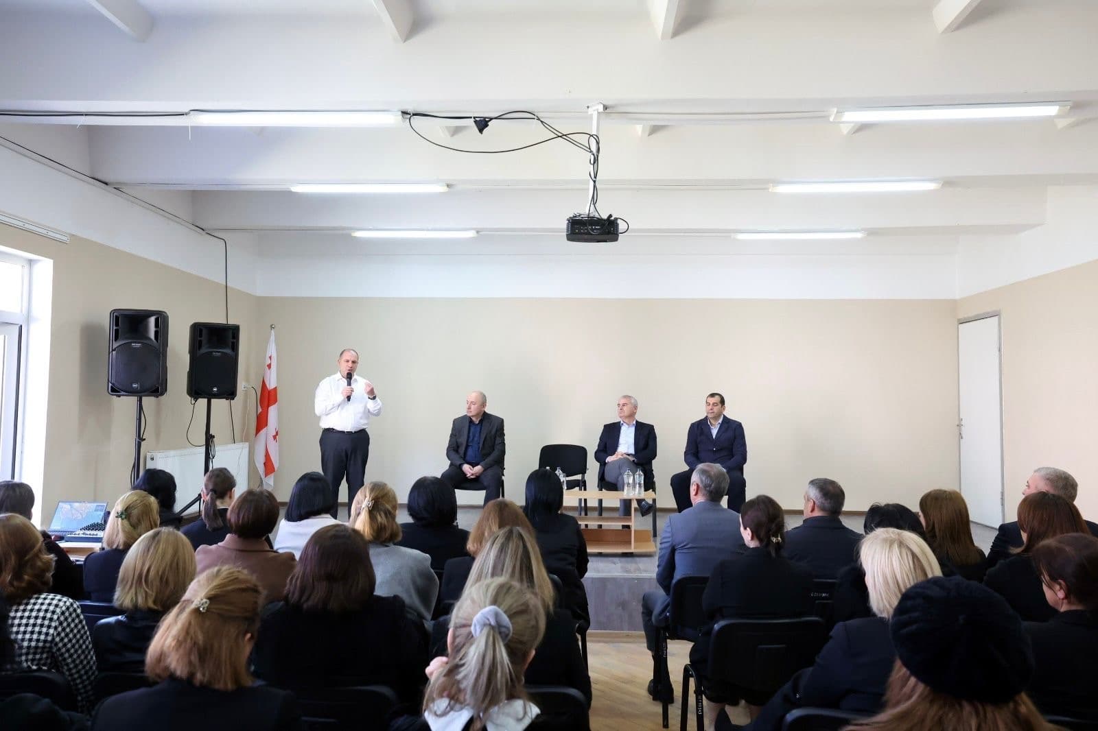 Frontnews image description