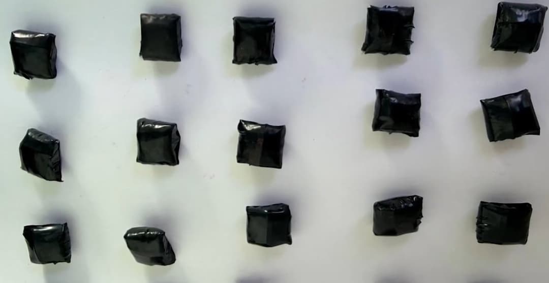 პოლიციამ თბილისში განსაკუთრებით დიდი ოდენობით სხვადასხვა სახის ნარკოტიკი ამოიღო - დაკავებულია 4 პირი