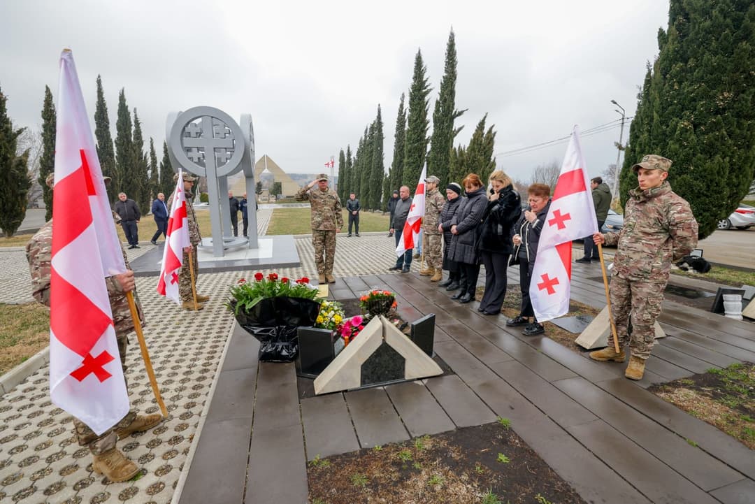 სამხედრო მოსამსახურეებმა არჩილ ტატუნაშვილის ხსოვნას პატივი მიაგეს