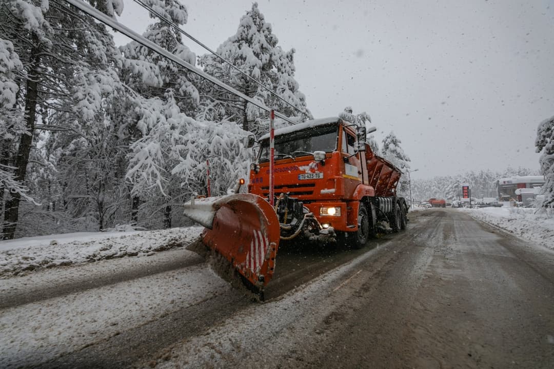 თბილისის მერია - უხვი ნალექის გამო შესაბამისი სამსახურები 24-საათიან რეჟიმში მუშაობენ