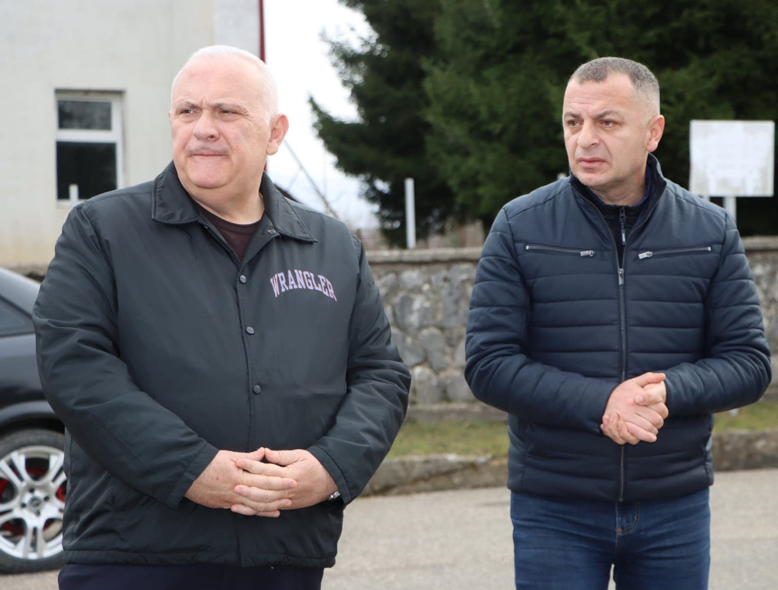 <p style="text-align: justify">წალენჯიხის მუნიციპალიტეტში "სოფლის მხარდაჭერის პროგრამით“ დასაფინანსებელი პროექტების შერჩევის მიზნით დასახლებების საერთო კრებები და მოსახლეობასთან კონსულტაციები გრძელდება.</p><p style="text-align: justify">შეხვედრები დღეს,18 &nbsp;თებერვალს, ნაკიფუს ადმინისტრაციულ ერთეულში გაიმართა.</p><p style="text-align: justify">შეხვედრებს სამეგრელო-ზემო სვანეთის სახელმწიფო რწმუნებული დავით ვერავა, წალენჯიხის მუნიციპალიტეტის მერი გუბა საჯაია, მერის პირველი მოადგილე - ბესიკ ფარცვანია, საკრებულოს თავმჯდომარე ცოტნე შონია, საკრებულოს თავმჯდომარის მოადგილეები &nbsp;გივი კაჭარავა და &nbsp;ბაკურ სონგულია, საკრებულოს წევრები &nbsp;და სხვა შესაბამისი სამსახურების წარმომადგენლები ესწრებოდნენ.</p><p style="text-align: justify">2026 წელს, მუნიციპალიტეტში, "სოფლის მხარდაჭერის პროგრამის“ ფარგლებში, საქართველოს რეგიონებში განსახორციელებელი პროექტების ფონდიდან 644 &nbsp;000 ლარი დაიხარჯება.</p><p style="text-align: justify">მოსახლეობამ ხმათა უმრავლესობით უბნების მიხედვით შიდა-საუბნო გზების მოხრეშვა-მოშანდაკება, გარე-განათებების მოწყობა,წისქვილის რეაბილიტაცია და სანიაღვრე არხების მოწყობა დაასახელა.</p><p style="text-align: justify">შეხვედრაზე ხელმძღვანელმა პირებმა მოსახლეობის მიერ დასმულ შეკითხვებს უპასუხეს &nbsp;და სამომავლო გეგმებზე ისაუბრეს.</p><p style="text-align: justify">მოსახლეობასთან შეხვედრები გაიმართა ასევე მიქავას ადმინისტრაციულ ერთეულში, სადაც პრიორიტეტებად საფეხბურთო მოედნის მოწყობა, სასმელი წყლის ავზის შეძენა, შიდა-საუბნო გზების მოხრეშვა-მოშანდაკება, გარე-განათებების მოწყობა &nbsp;და საბავშვო ბაღისთვის გაზქურის შეძენა დასახელდა.</p><p style="text-align: justify">საკონსულტაციო შეხვედრები 13 თებერვლიდან 27 თებერვლის ჩათვლით მუნიციპალიტეტის ყველა ადმინისტრაციულ ერთეულში გაიმართება, შერჩეული პროექტები კი დასამტკიცებლად საკრებულოს წარედგინება.</p>