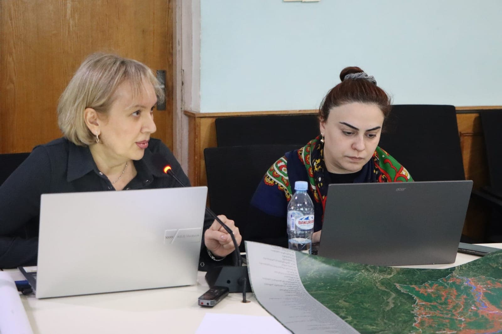 <p style="text-align: justify">ეკოტურიზმის განვითარების გეგმის შემუშავებასთან დაკავშირებით, დღეს წალენჯიხის მერიაში სამუშაო შეხვედრა გაიმართა.</p><p style="text-align: justify">შეხვედრას წალენჯიხის მუნიციპალიტეტის ხელმძღვანელი პირები, შესაბამისი სამსახურების წარმომადგენლები და ეკოტურიზმით დაინტერესებული პირები ესწრებოდნენ.</p><p style="text-align: justify">მუნიციპალიტეტის მერიის ინფორმაციით, შეხვედრა კავკასიის რეგიონული გარემოსდაცვითი ცენტრის წარმომადგენლობის ინიციატივით გაიმართა. აღნიშნული შეხვედრის მიზანია დაინტერესებული მხარეების ჩართულობის უზრუნველყოფა მუნიციპალიტეტისთვის ეკოტურიზმის განვითარების გეგმის მომზადების პროცესში.</p><p style="text-align: justify">შეხვედრის ფორმატში შეიქმნა ფოკუსჯგუფები, რომლებიც ეკოტურიზმის განვითარების გეგმის სხვადასხვა ასპექტებზე იმუშავებენ.</p>