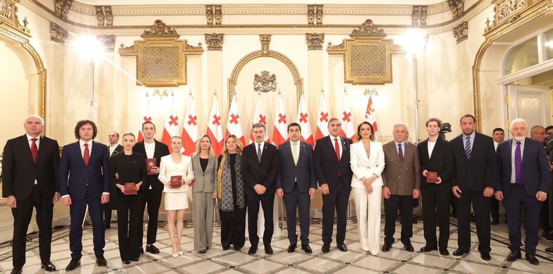 მიხეილ ყაველაშვილმა ფიგურულ მოციგურავეთა ეროვნული ნაკრების წევრები და ფედერაციის წარმომადგენლები ღირსების ორდენით დააჯილდოვა