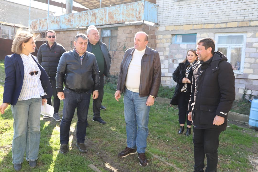 თერჯოლის მუნიციპალიტეტის მერმა სოციალურად დაუცველ  და მრავალშვილიან ოჯახებს საყოფაცხოვრებო ნივთები გადასცა