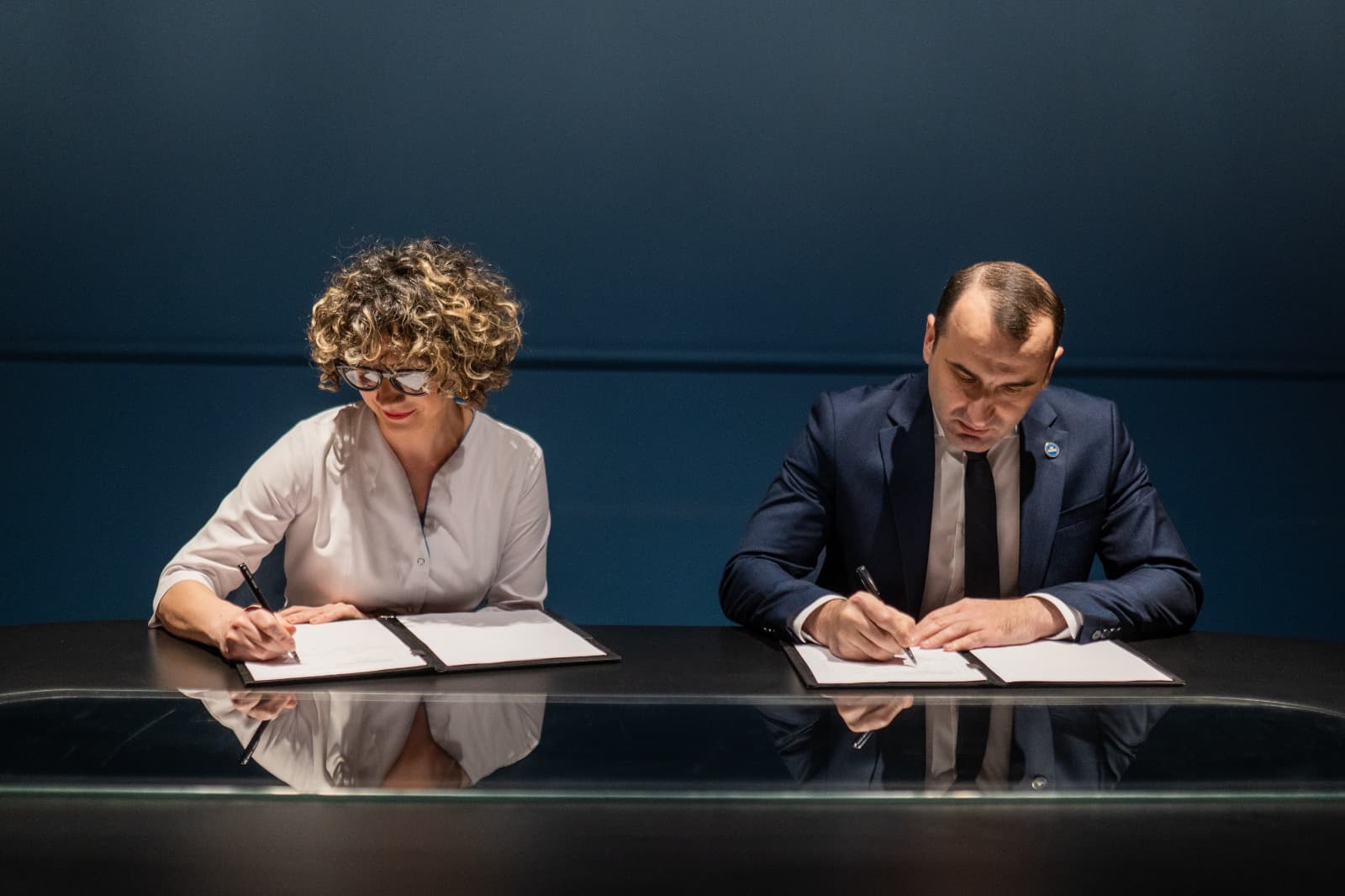 Frontnews image description