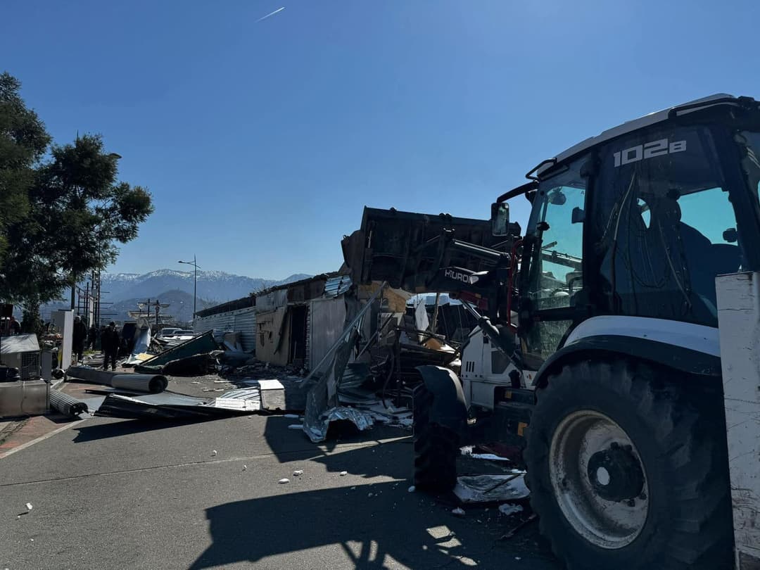 ბათუმის მერია - ბულვარში უნებართვო ჯიხურების დემონტაჟი განცხორციელდა