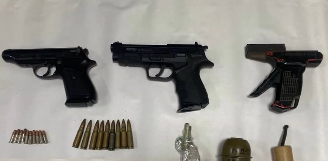 სამეგრელოს პოლიციამ უკანონო ცეცხლსასროლი იარაღები და საბრძოლო მასალა ამოიღო - დაკავებულია 6 პირი