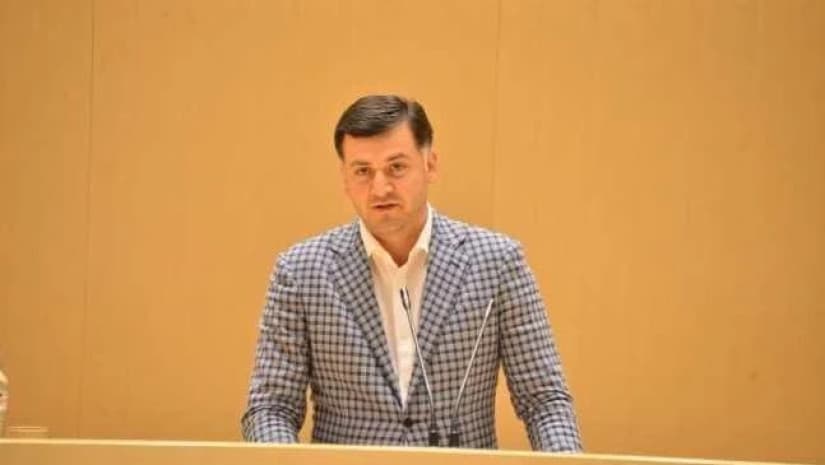 ილია წულაია - ვინც იმყოფებით მუსკატში და შეძლებთ დღეს, 14:00 სთ-მდე აეროპორტში მოსვლას, უსასყიდლოდ წაგიყვანთ თბილისში