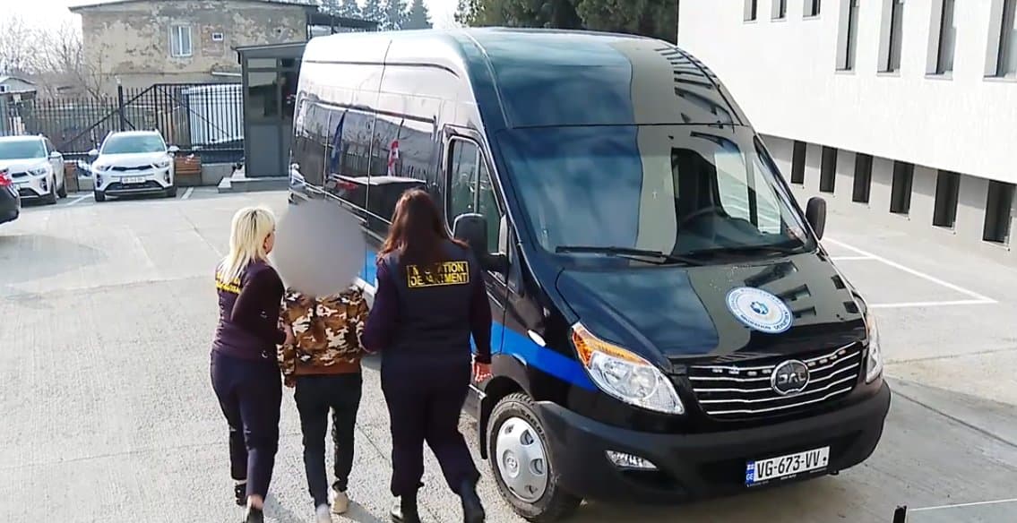 მიგრაციის დეპარტამენტის თანამშრომლებმა უცხო ქვეყნის 98 მოქალაქე საქართველოდან გააძევეს