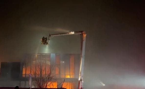 დიდი დიღმის ტერიტორიაზე ხანძარია - არსებული ინფორმაციით, ცეცხლი საბურავების საწყობში გაჩნდა