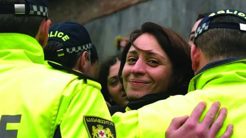 ელენე ხოშტარიას საარჩევნო ბანერის დაზიანების საქმეზე 1 წლით და 6 თვით პატიმრობა მიუსაჯეს