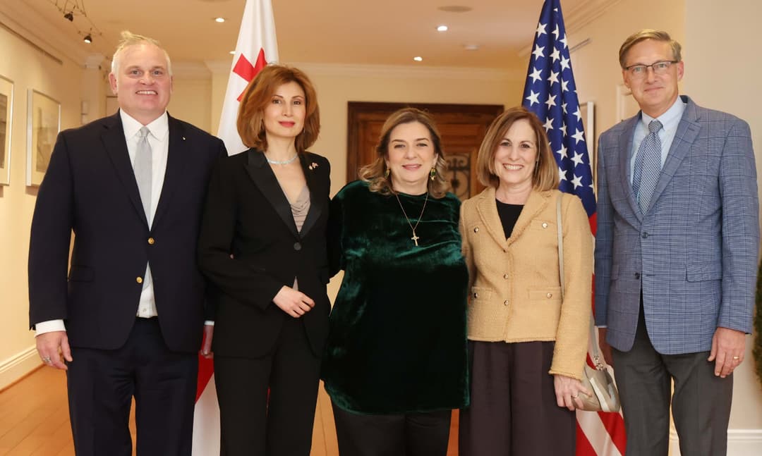 თამარ ბაგრატიონი ვაშინგტონში "ქალთა ჯანმრთელობის ინსტიტუტის“ პრეზიდენტს, "ოჯახების მსოფლიო კონგრესის" პრეზიდენტს და მათ დელეგაციას შეხვდა