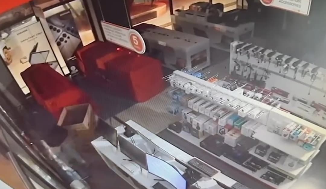 ხაშურში ელექტროტექნიკის მაღაზიის გაქურდვის ბრალდებით ორი პირი დააკავეს