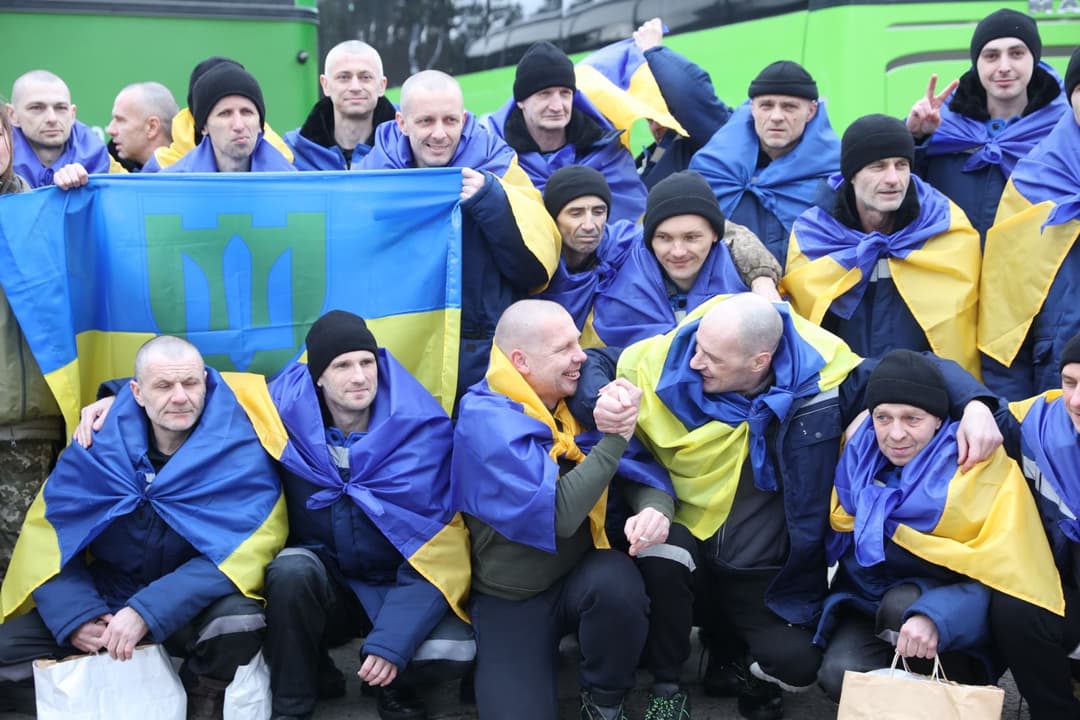 ტყვეების 72-ე გაცვლა - უკრაინაში 200 სამხედრო დაბრუნდა, 300 ხვალ დაბრუნდება