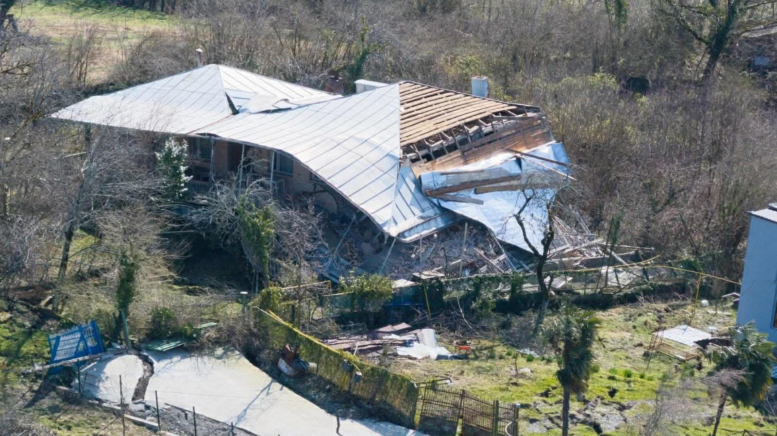 "სოფელ კურსებში ამ ეტაპზე სრულად დანგრეულია 10 სახლი, დანარჩენებს სხვადასხვა ხარისხის დაზიანება აღენიშნებათ"