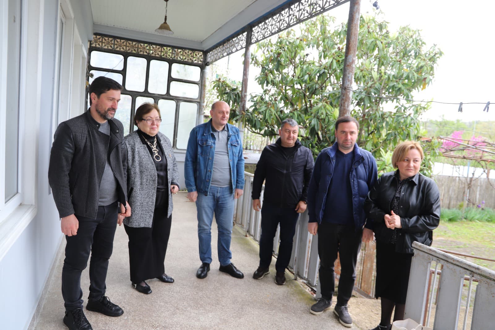 <p style="text-align: justify">თერჯოლის მუნიციპალიტეტის მერმა აღდგომის ბრწყინვალე დღესასწაულთან დაკავშირებით, 70 წელს გადაცილებულ მარტოხელა მოხუცებს სასურსათო ნობათი გადასცა.</p><p style="text-align: justify">მანუჩარ რობაქიძემ, ბენეფიციარები საკრებულოს თავმჯდომარე სოსო ჩაფიჩაძესთან, მაჟორიტარ &nbsp;დეპუტატებთან და მერიის სოციალური სამსახურის უფროსთან ერთად მოინახულა.</p><p style="text-align: justify">მიმდინარე კვირაში სააღდგომო ნობათი თერჯოლის მუნიციპალიტეტის მასშტაბით, 100-ზე მეტ &nbsp;მარტოხელა მოხუცს გადაეცემა.</p>