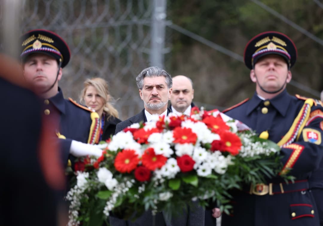 მიხეილ ყაველაშვილმა და პეტერ პელეგრინიმ "თავისუფლების კარიბჭის" მემორიალი გვირგვინით შეამკეს