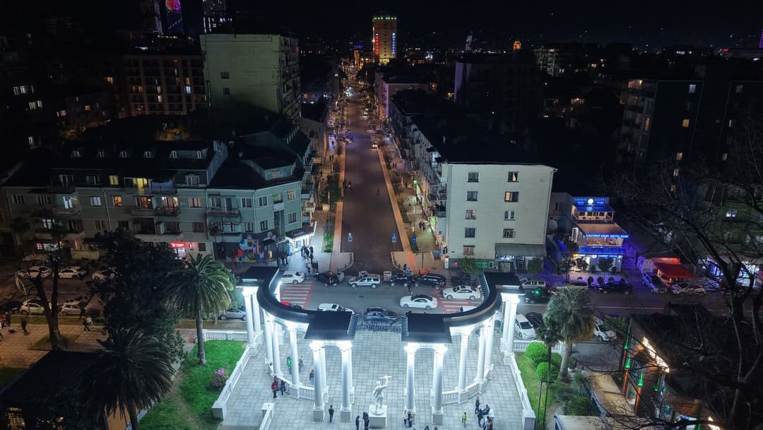 ბათუმში საგზაო ინფრასტრუქტურის სარეაბილიტაციო სამუშაოები ინტენსიურად მიმდინარეობს