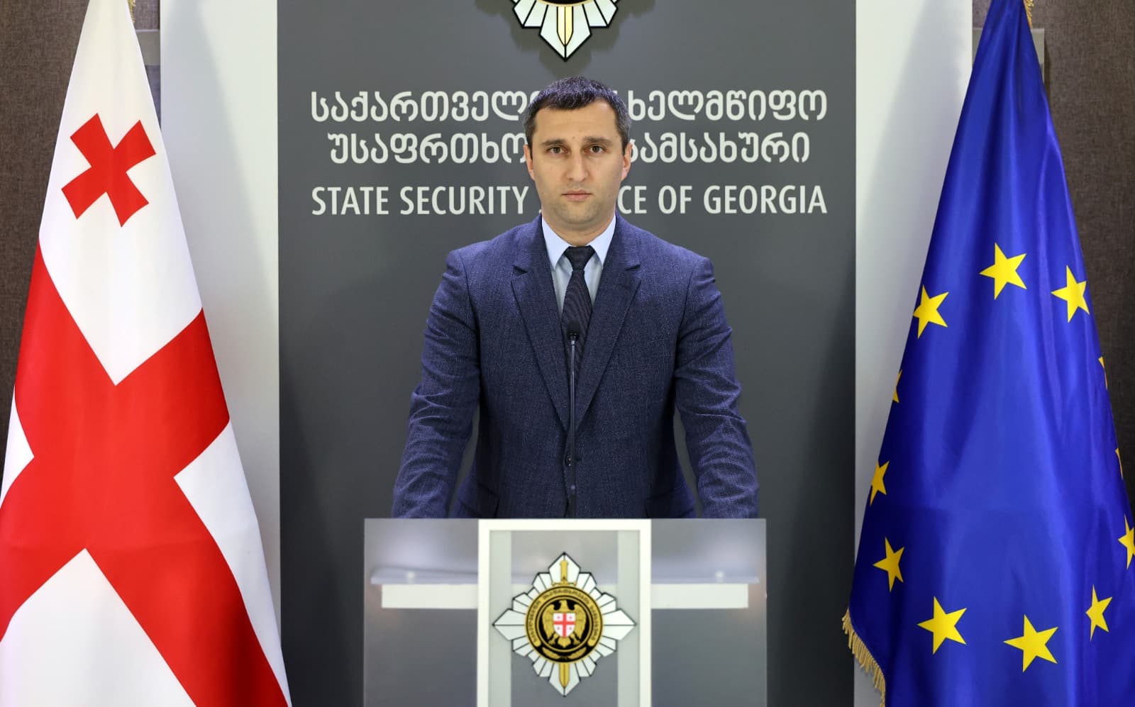 დიდი ოდენობით სახელმწიფოს კუთვნილი თანხების თაღლითურად დაუფლებისა და თაღლითურად დაუფლებაში დახმარების ფაქტებზე ხუთი პირი დააკავეს