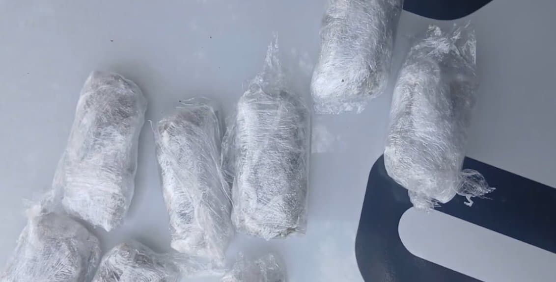 საპატრულო პოლიციამ თბილისსა და ბათუმში ნარკოტიკული საშუალებები ამოიღო, დაკავებულია 3 პირი