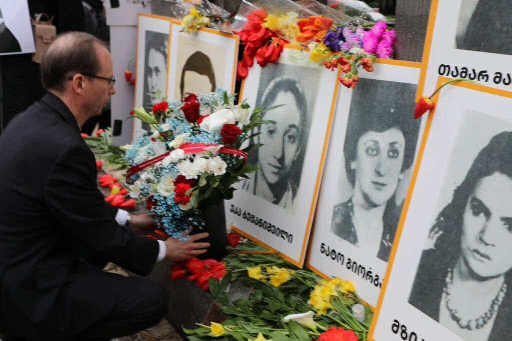 Acting US Ambassador pays tribute to April 9 victims in Georgia