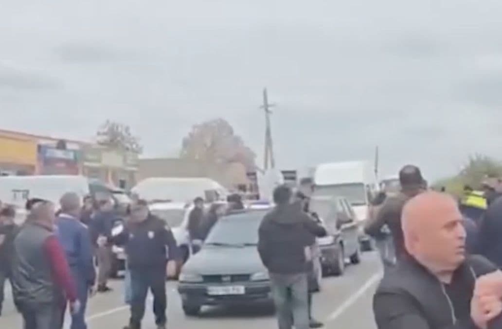 მარნეულში აქციაზე ორი პირი დააკავეს