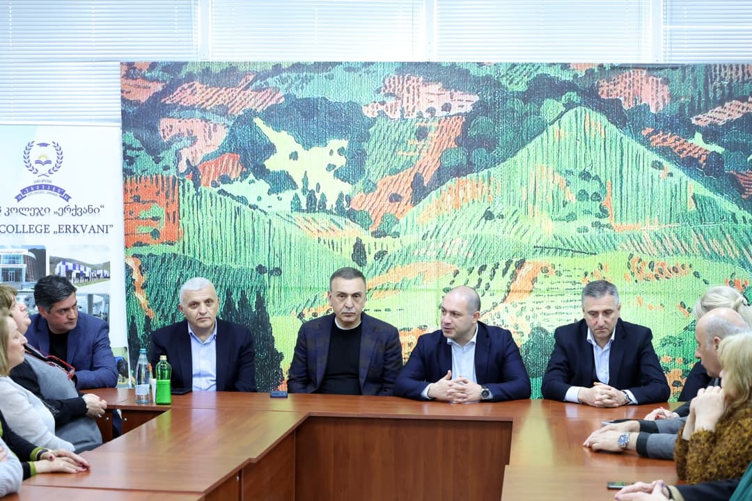 გივი მიქანაძე რაჭაში პროფესიულ კოლეჯ "ერქვანს" ესტუმრა
