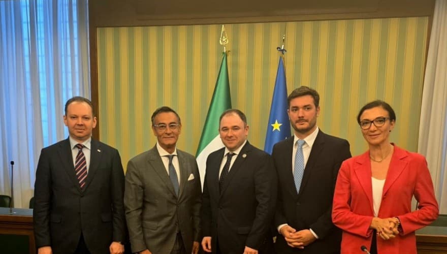 საპარლამენტო დელეგაციის წევრები იტალიის სენატში საქართველოსთან მეგობრობის ჯგუფის ხელმძღვანელს შეხვდნენ