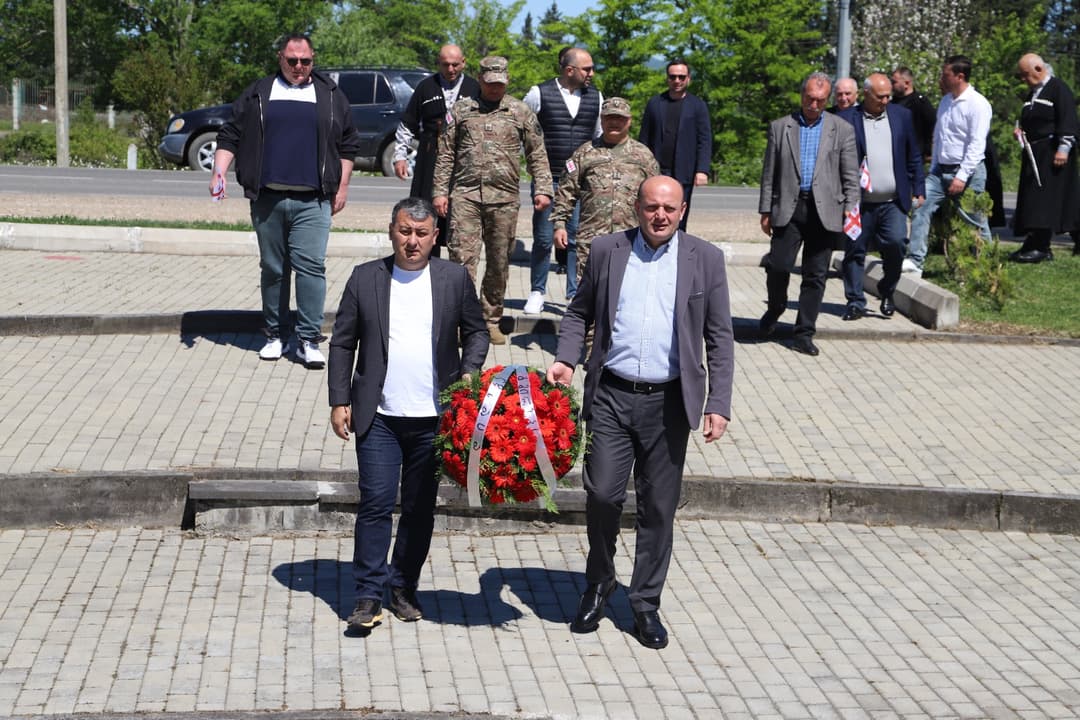 თერჯოლასა და ჩხარის ადმინისტრაციულ ერთეულში გმირთა დიდების მემორიალი გვირგვინებით შეამკეს