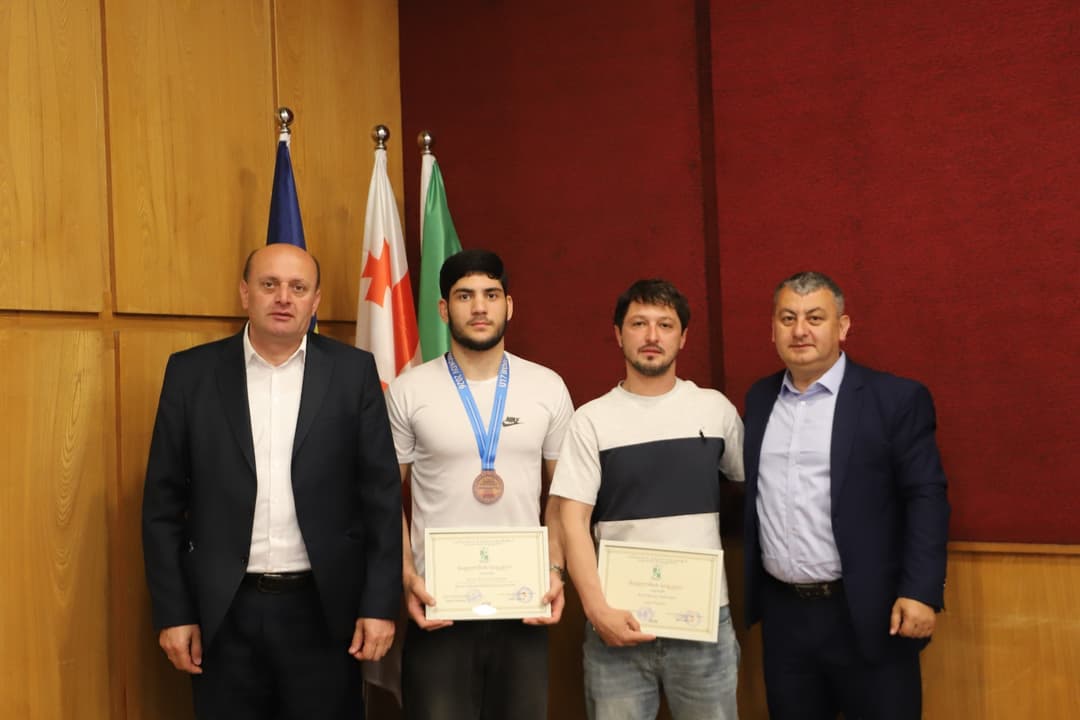 თერჯოლის მუნიციპალიტეტის მერი ბერძნულ-რომაულ ჭიდაობაში ევროპის პრიზიორს ლუკა ბუიღლიშვილს შეხვდა