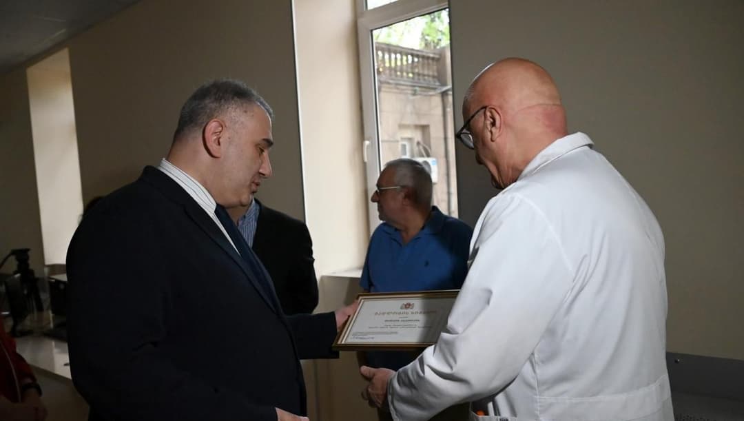 მიხეილ სარჯველაძემ თენგიზ ასათიანს 80 წლის იუბილე მიულოცა