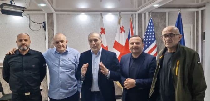 პაატა ბურჭულაძეს, ირაკლი ნადირაძეს, მურთაზ ზოდელავას, პაატა მანჯგალაძეს და ლაშა ბერიძეს 7-7 წლით პატიმრობა მიუსაჯეს