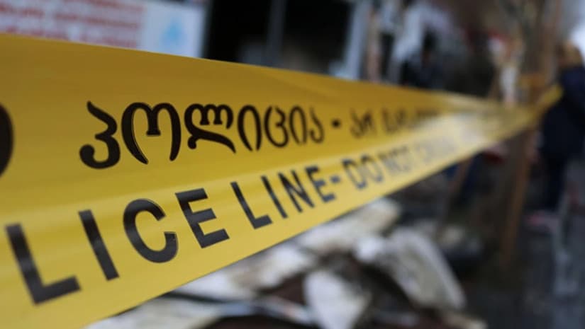 The crash occurred in the village of Birliki, where, according to initial reports, a speeding vehicle collided with a tree
