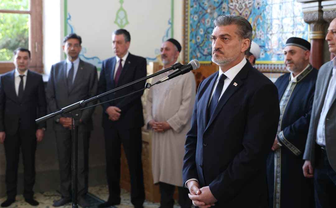Georgian President congratulates Muslim community on Eid al-Adha during visit to Tbilisi mosque