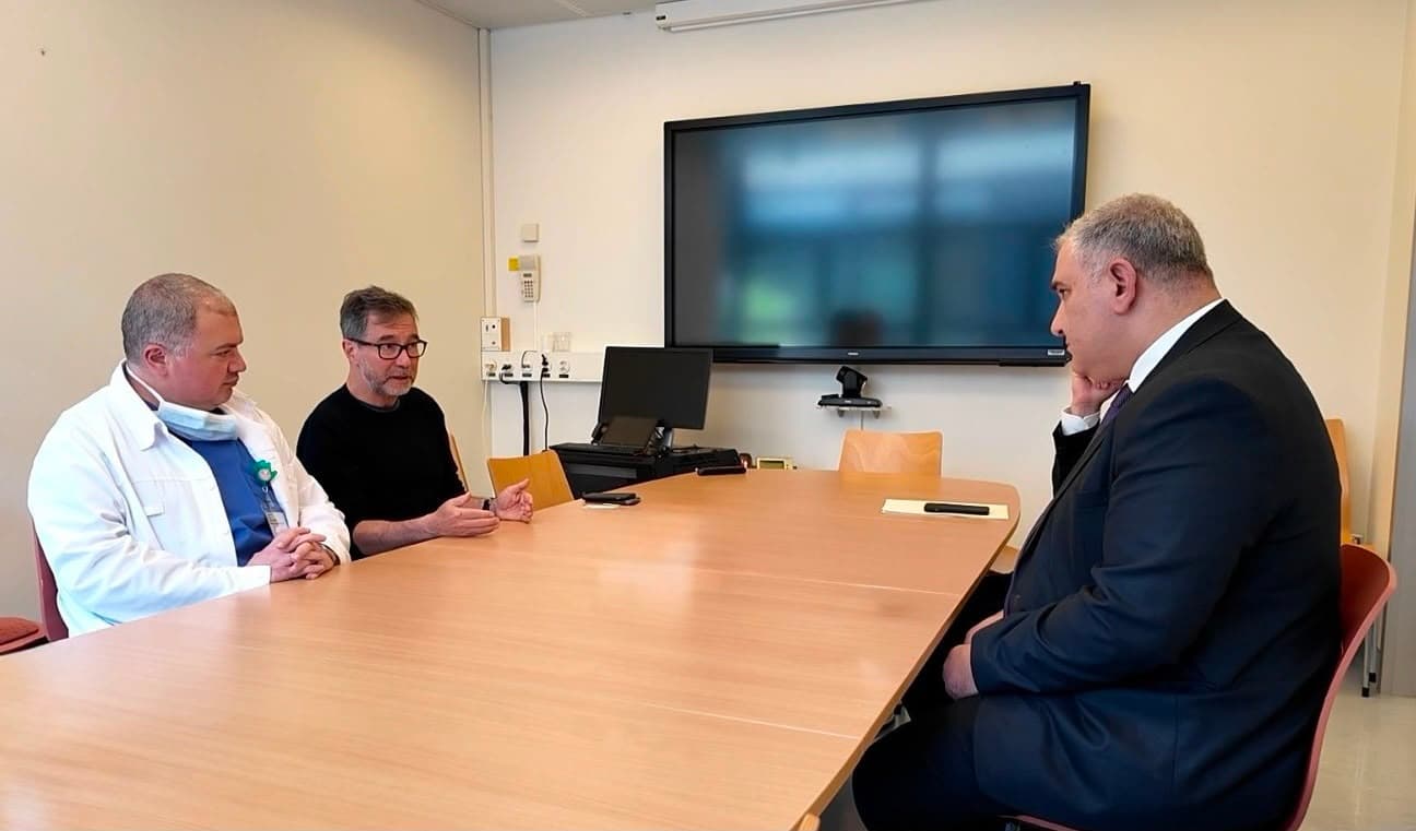 side slider image