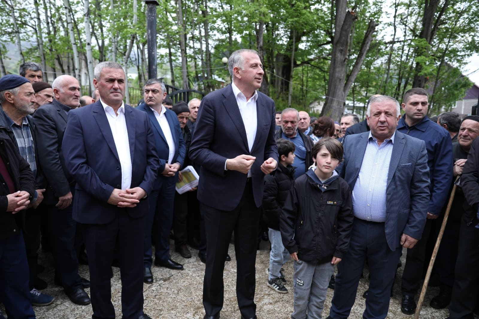 ზურაბ პატარაძემ ხულოს მუნიციპალიტეტში ადგილობრივ მოსახლეობასთან შეხვედრები გამართა
