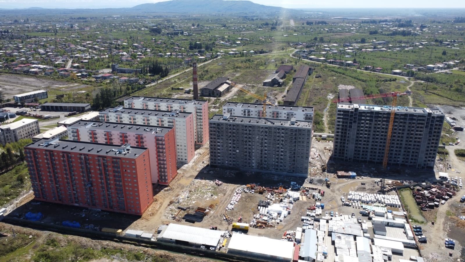 ზუგდიდში დევნილთათვის თანამედროვე სტანდარტების შესაბამისი საცხოვრებელი კომპლექსის მშენებლობა მიმდინარეობს