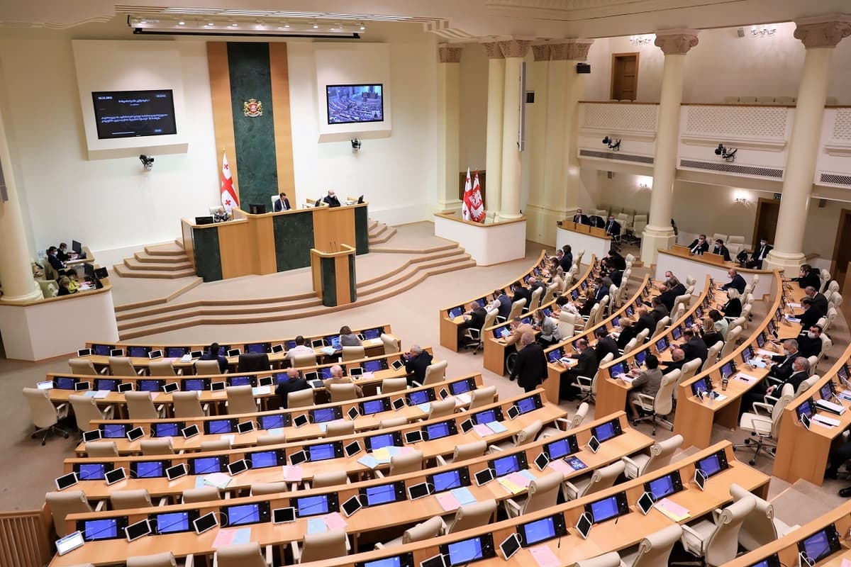 ზურაბ გირჩი ჯაფარიძეს პარლამენტში “გირჩის” წევრი ჰერმან საბო შეცვლის