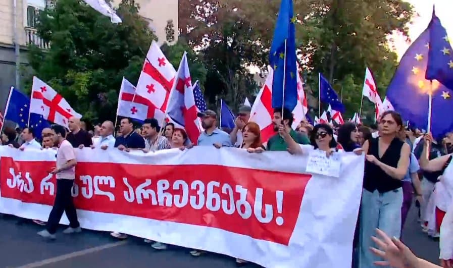 "არა რუსულ არჩევნებს" - თბილისში საპროტესტო მსვლელობა იმართება