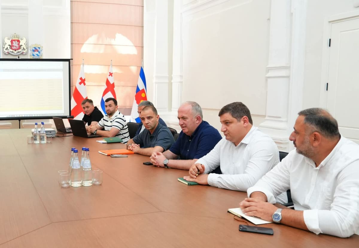 ბათუმის მერმა მუნიციპალური ორგანიზაციების ხელმძღვანელებთან და  სერვისცენტრების მენეჯერებთან სამუშაო შეხვედრა გამართა