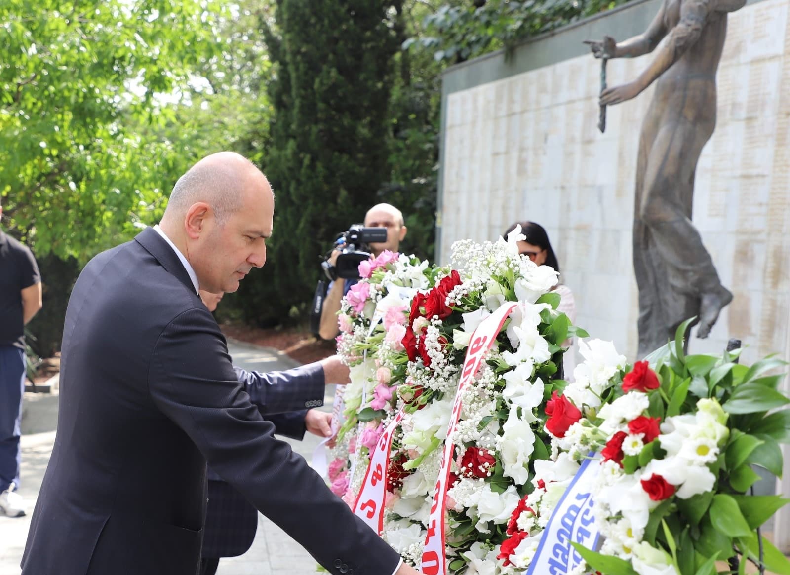 Frontnews image description