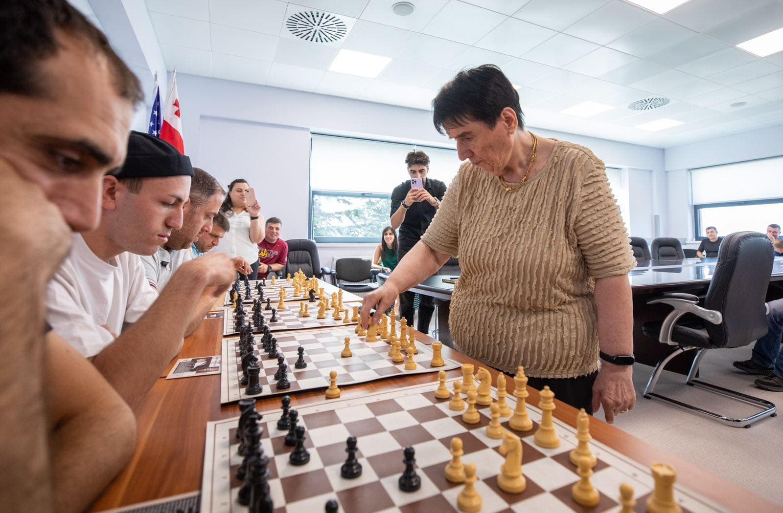 Frontnews image description