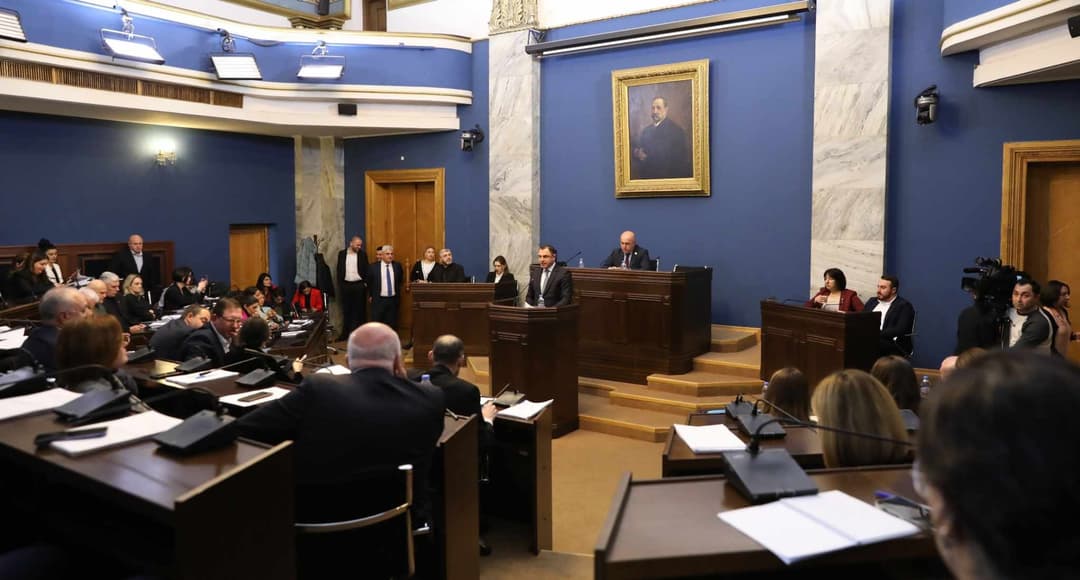 კომიტეტების გაერთიანებულ სხდომაზე მთავრობის შემადგენლობისთვის ნდობის გამოცხადებას და სამთავრობო პროგრამას მხარი დაუჭირეს