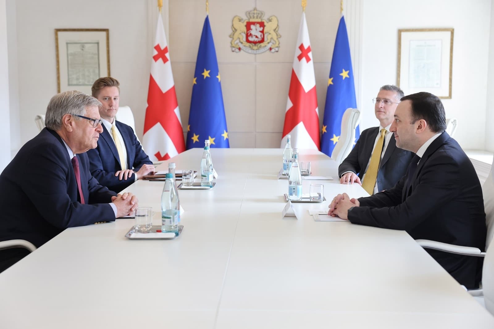 Frontnews image description