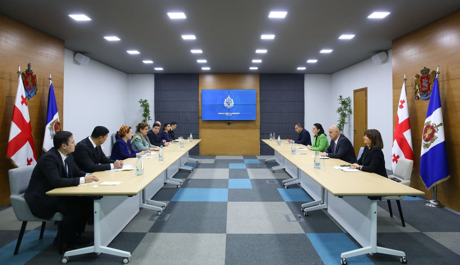 Frontnews image description